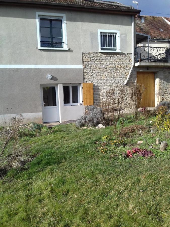 Agreable Chambre Meublee, Vue Sur La Vallee De L'Auxois Villy-en-Auxois Exterior foto